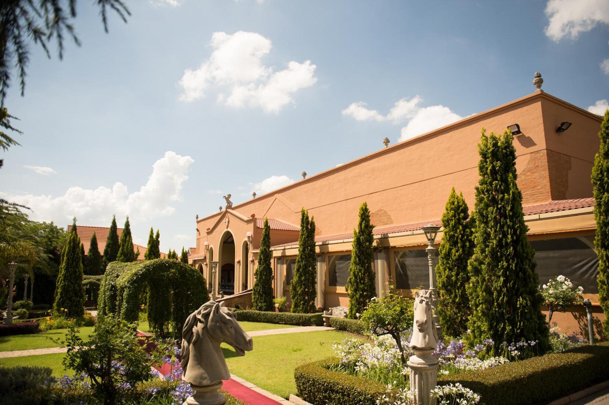 Midrand Conference Centre Hotel Екстериор снимка