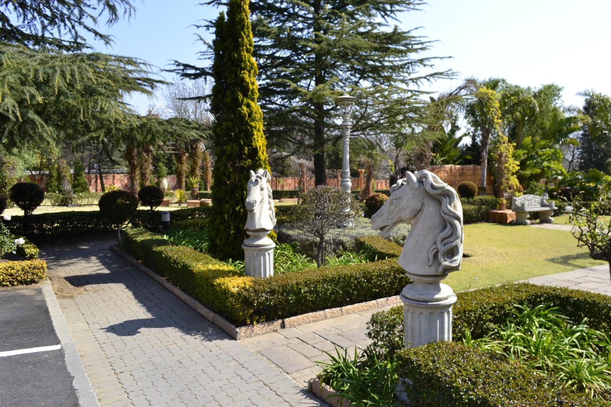 Midrand Conference Centre Hotel Екстериор снимка